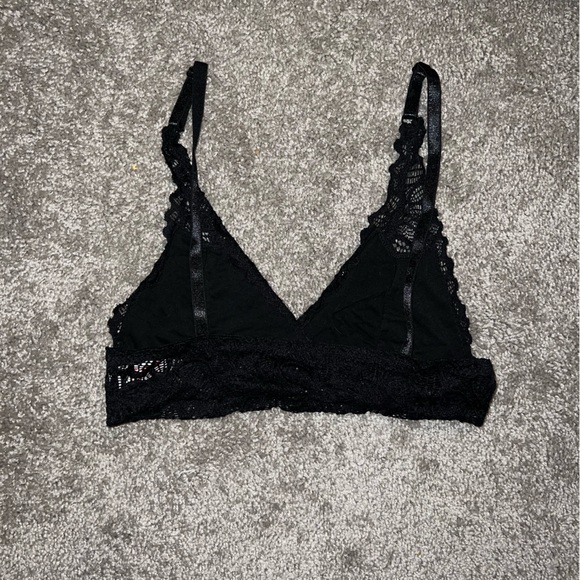 Black Lace bralet from ROMWE. - Picture 2 of 3